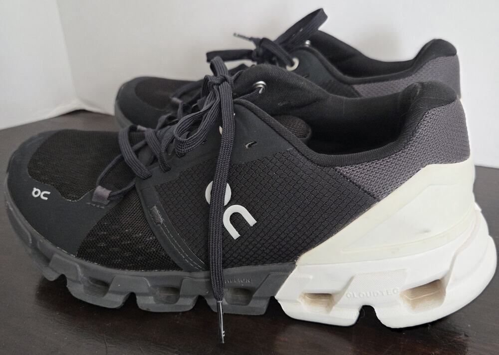 On Cloudflyer 4 Wide Women’s 7.5 Black White Running Shoes Sneakers 81.98663
